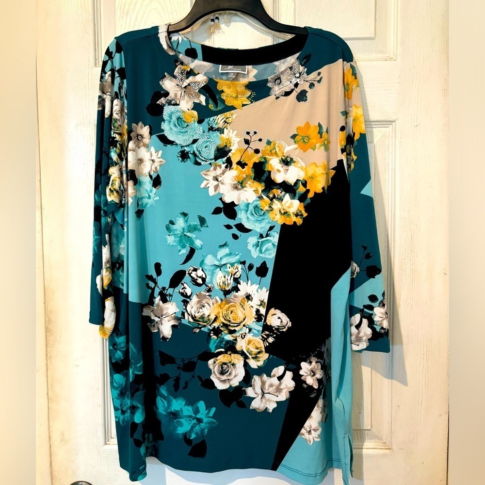 NWOT JM Collection Floral Knit Top with Silver and Gold Mini Studs